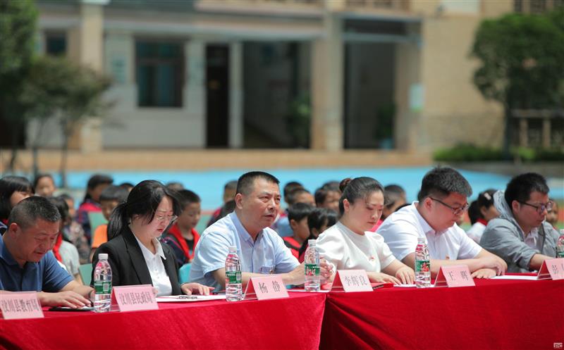 为你而来，大爱汶川 ——核西南院开展学雷锋自愿效劳运动