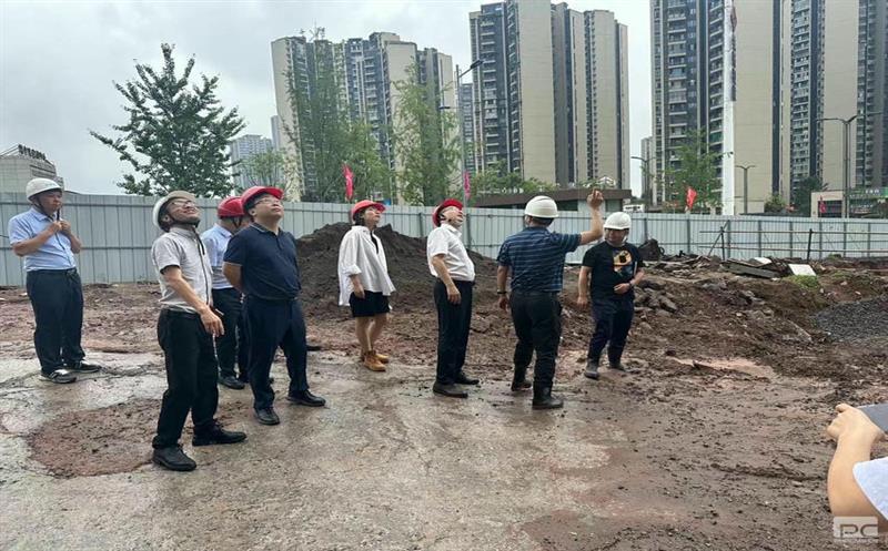 泸州高新区党工委副书记、管委会主任 张程一行莅临繁华里项目调研指导事情
