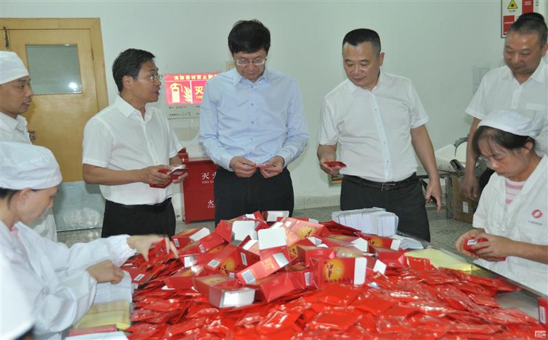 省自然AG真人娱乐投资集团党委书记、董事长徐志文一行到泰华堂制药调研指导事情