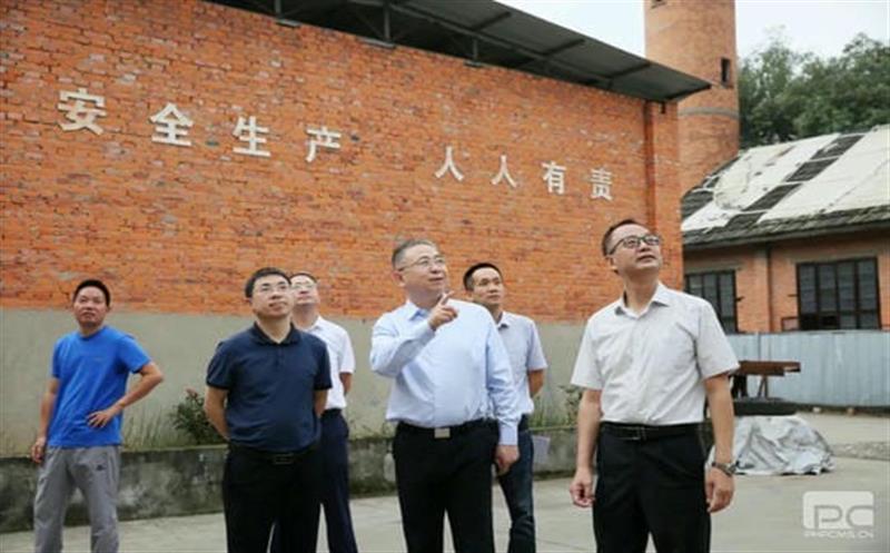 集团向导督导检查“双节”时代清静生产事情