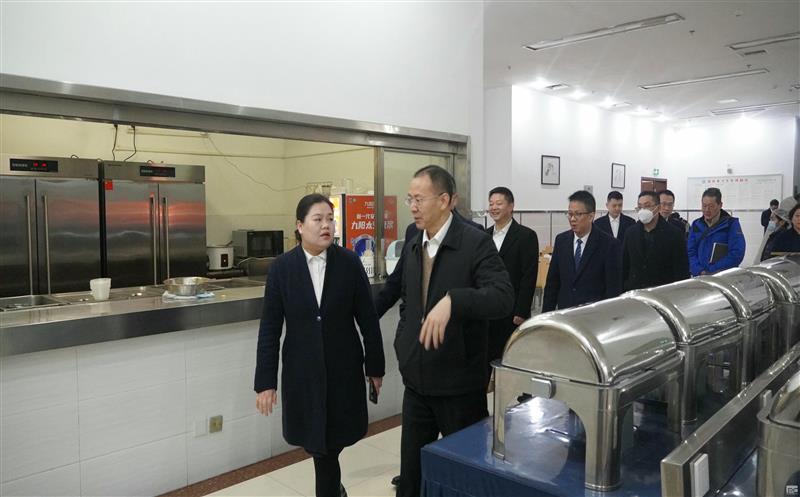 四川AG真人娱乐置业集团向导带队到天辰楼宾馆检查指导清静事情
