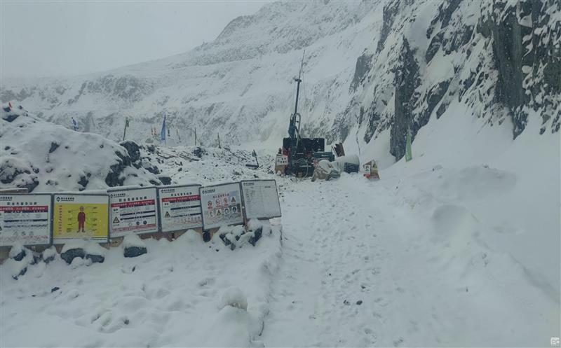 缺氧不缺精神，艰辛不怕受苦 | 向在风雪中斗争的金核地勘人学习