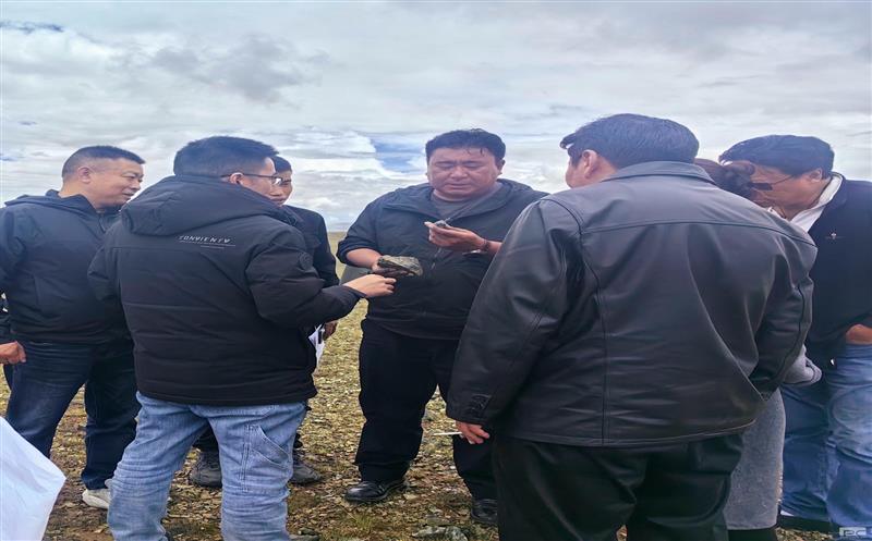 那曲市自然AG真人娱乐局向导莅临安多县春风铬铁矿储量核实项目检查